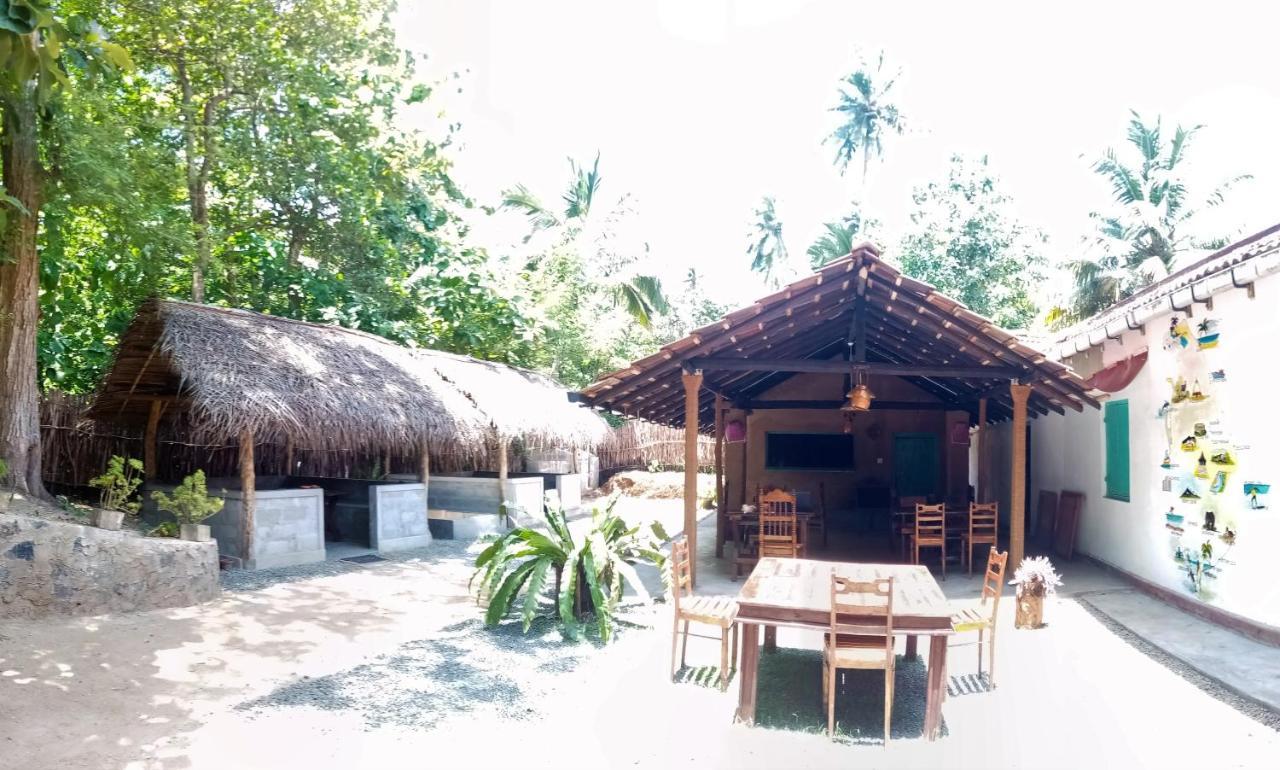 Lazy Monkey Sri Lanka Hostel Dickwella Exterior photo